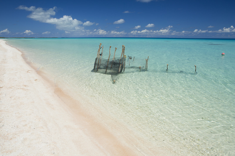 Длинные живописные пляжи островов Туамоту Long beach of Tuamotu islands